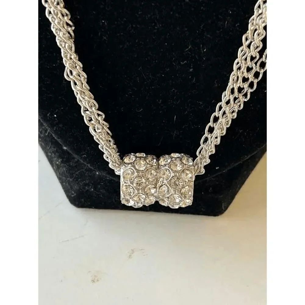 Modern Silver Tone Chain And Barrel Clear Rhinestone Necklace